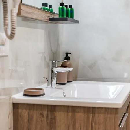 Adriatic Seaview Suites By Premium Selection 3* Дуррес