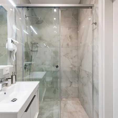 Апарт-отель Adriatic Seaview Suites By Premium Selection Дуррес